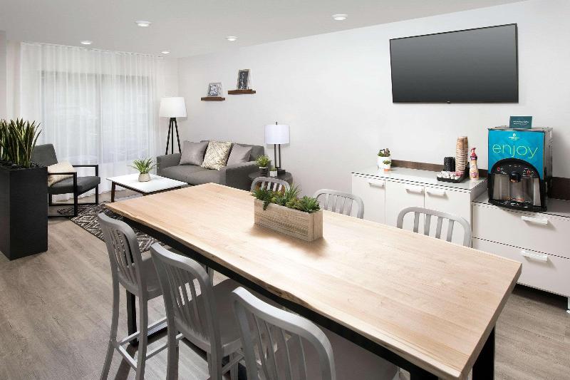 Woodspring Suites Seattle Redmond image