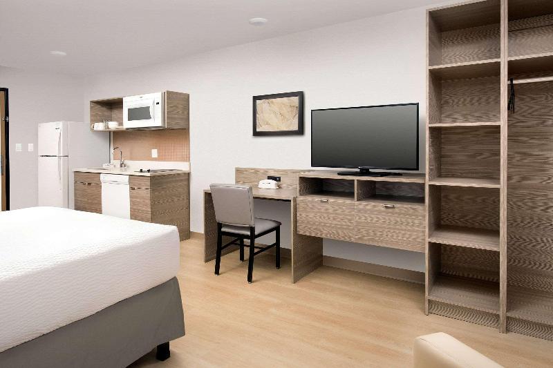 Woodspring Suites Seattle Redmond image