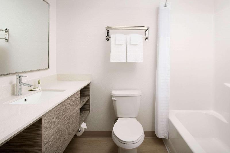 Woodspring Suites Seattle Redmond image