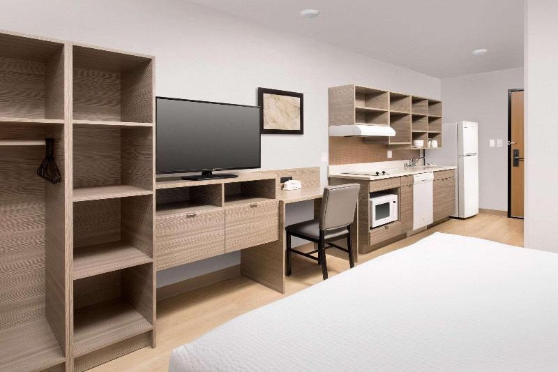 Woodspring Suites Seattle Redmond image