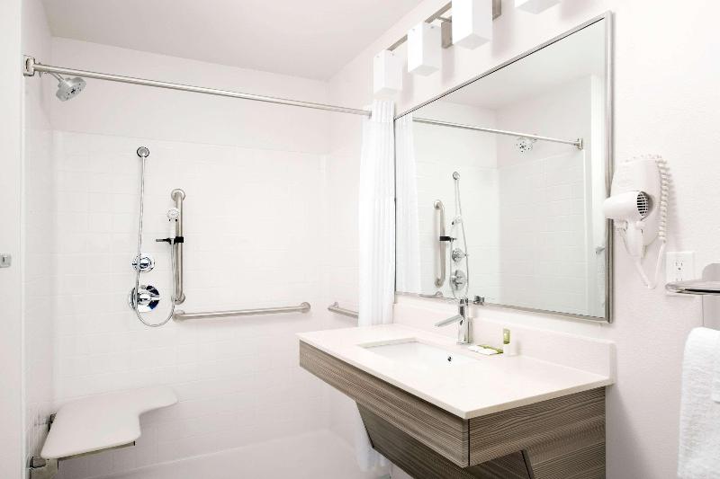 Woodspring Suites Seattle Redmond image