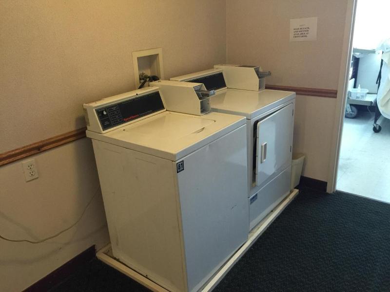 Economy Inn image 5