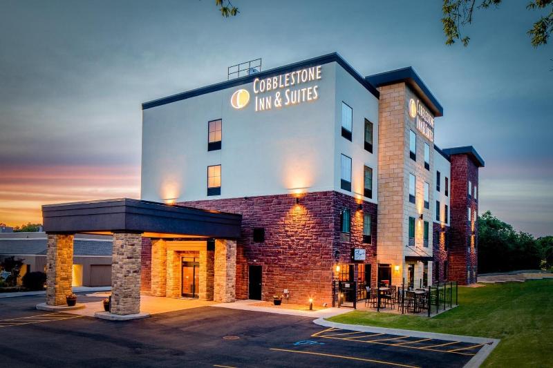Cobblestone Inn & Suites - Fairfield Bay image