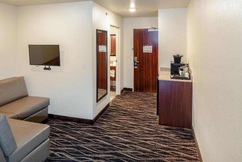 Cobblestone Inn & Suites - Fairfield Bay image