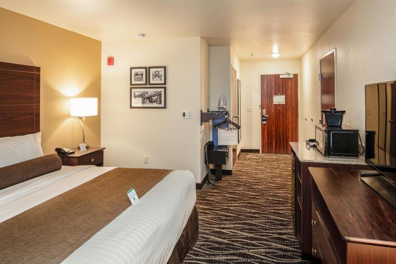Cobblestone Inn & Suites - Fairfield Bay image