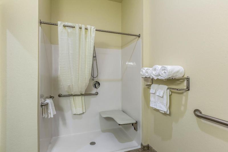 Cobblestone Inn & Suites - Fairfield Bay image