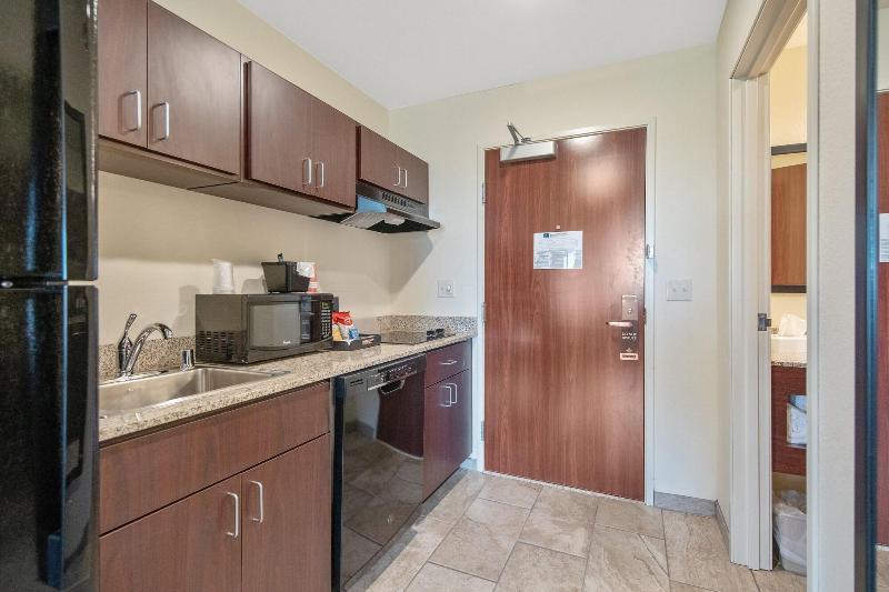 Cobblestone Hotel & Suites - Austin image