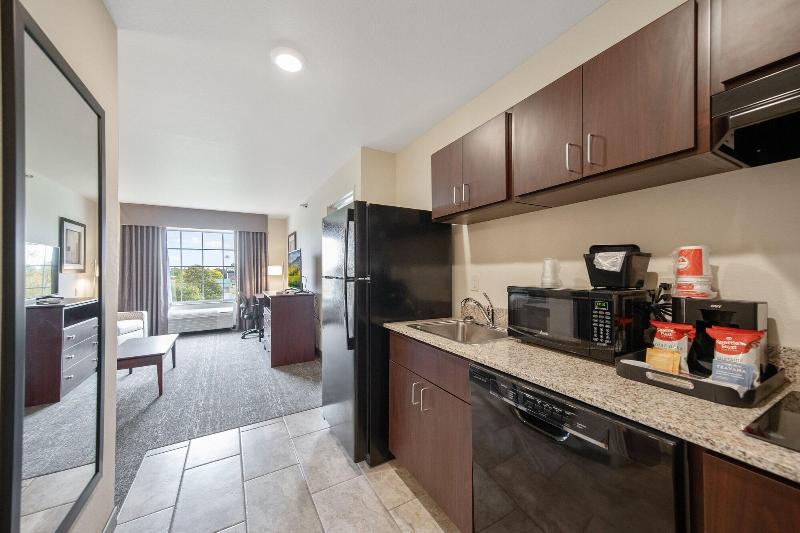 Cobblestone Hotel & Suites - Austin image