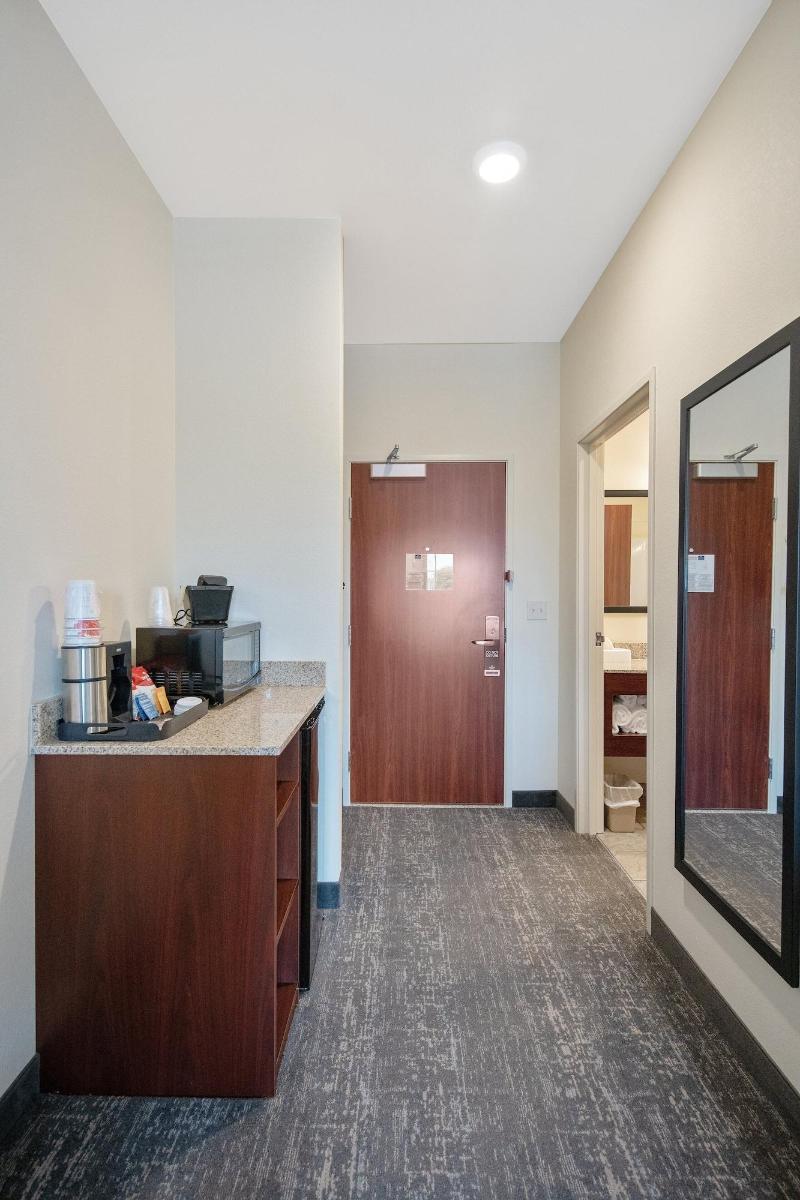 Cobblestone Hotel & Suites - Austin image