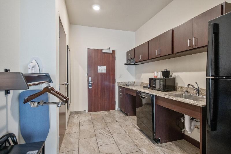Cobblestone Hotel & Suites - Austin image