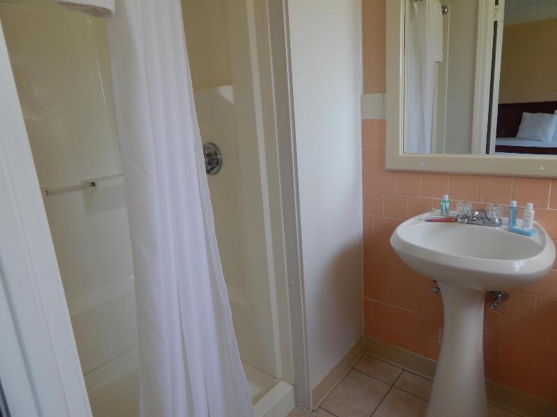 Capri Motel image
