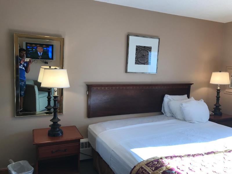 Capri Motel image