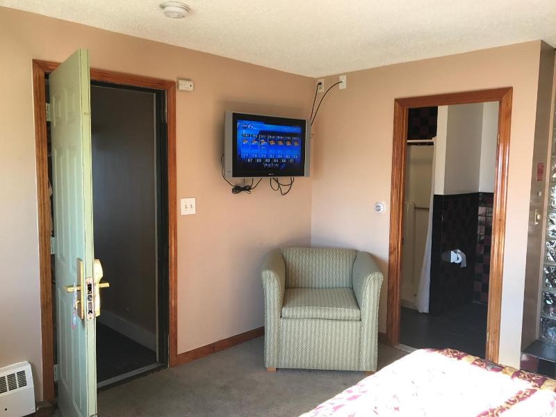 Capri Motel image