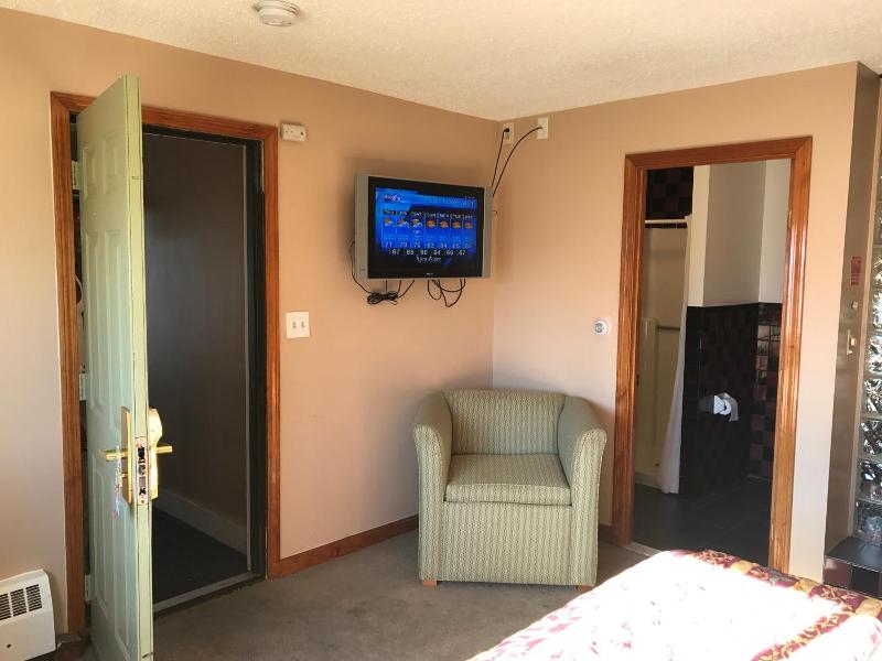 Capri Motel image