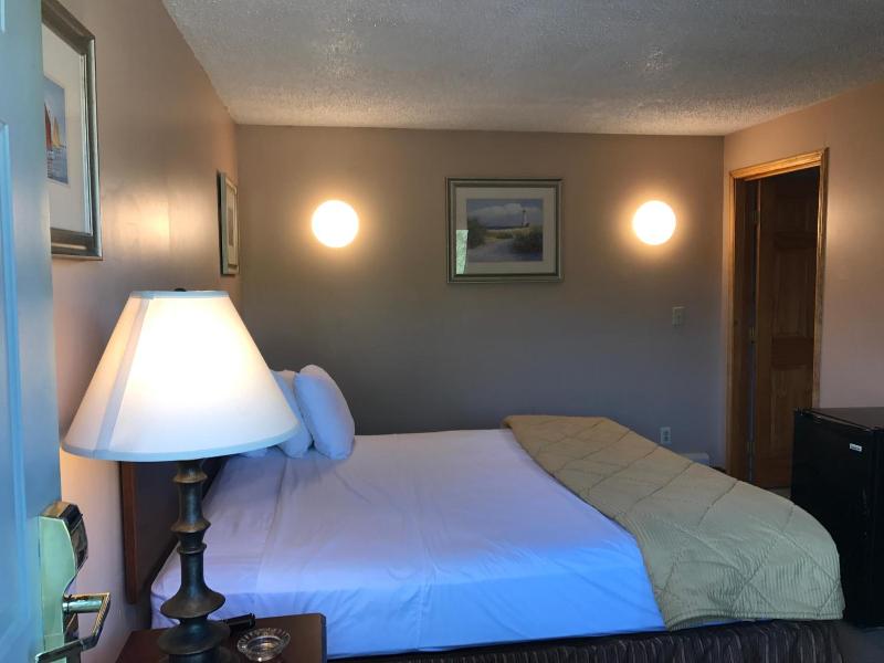 Capri Motel image