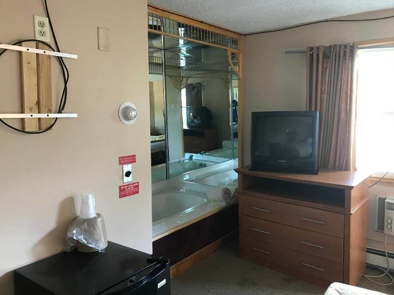 Capri Motel image