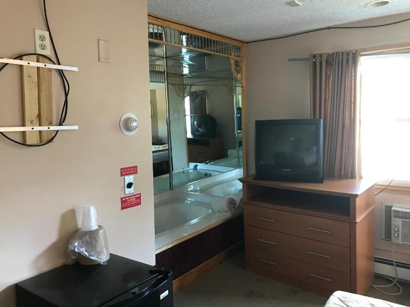Capri Motel image