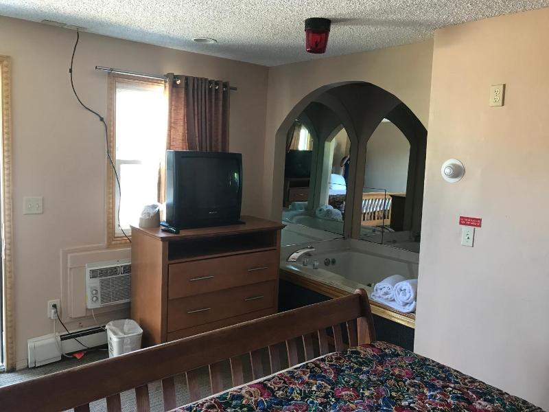 Capri Motel image