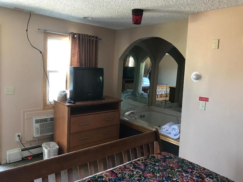 Capri Motel image