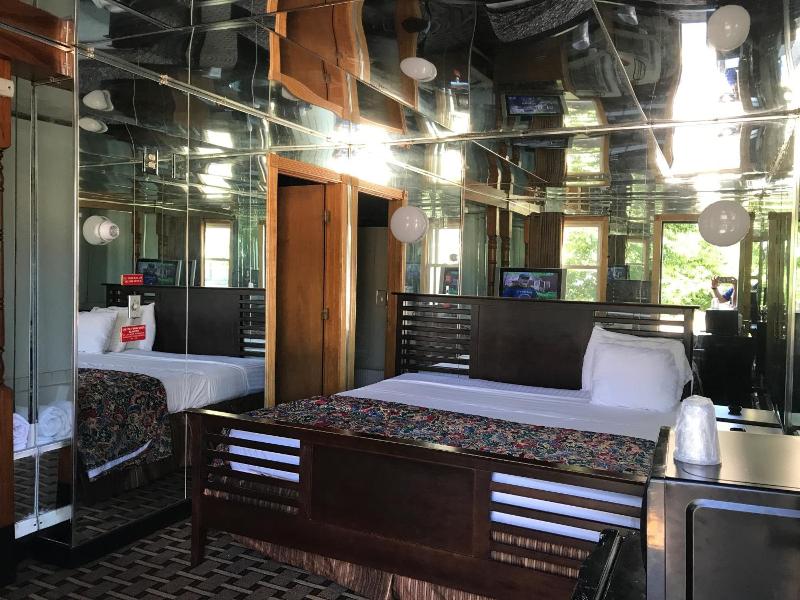Capri Motel image