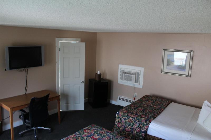 Capri Motel image