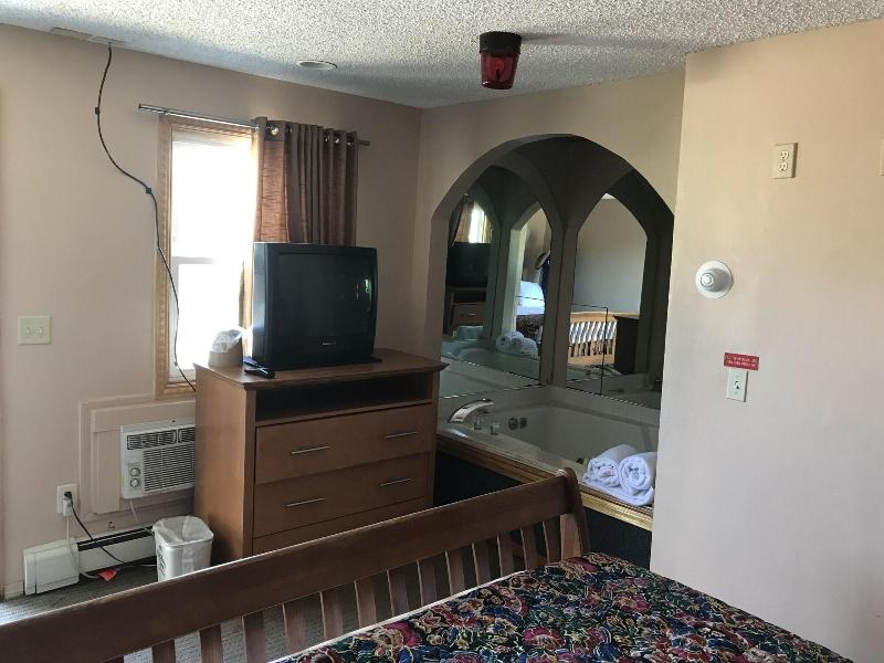 Capri Motel image