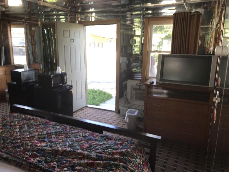 Capri Motel image