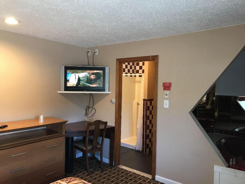 Capri Motel image