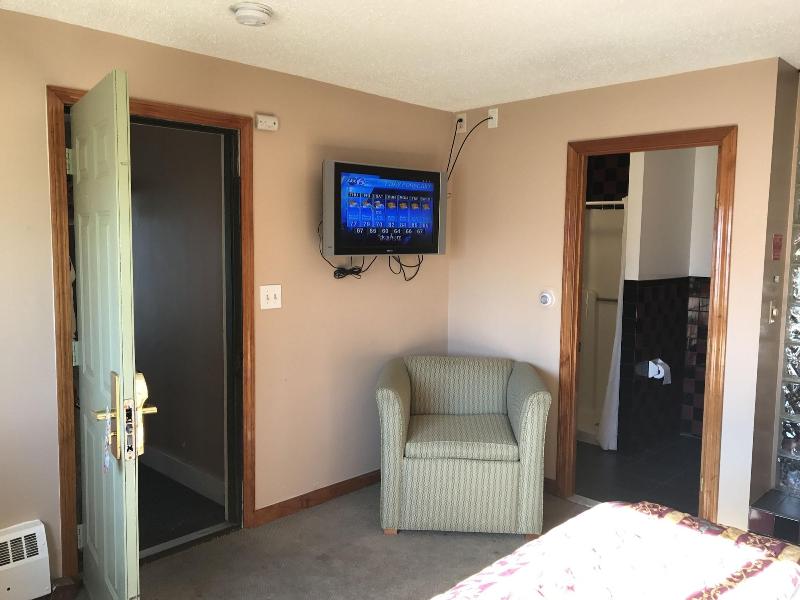 Capri Motel image