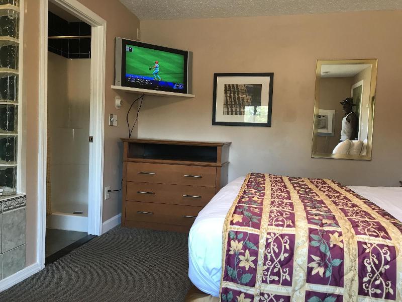 Capri Motel image