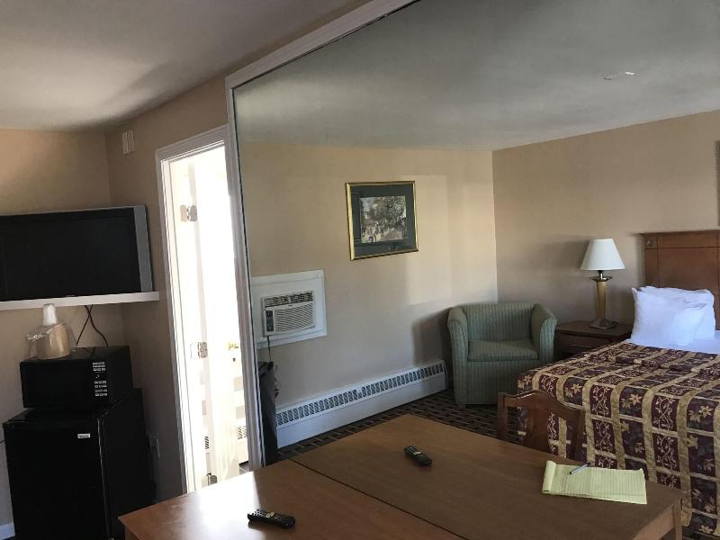 Capri Motel image