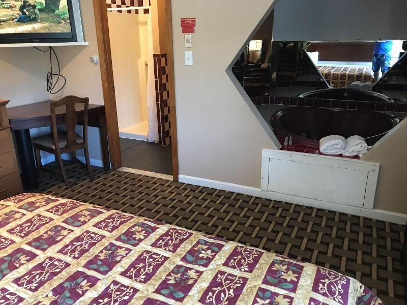 Capri Motel image
