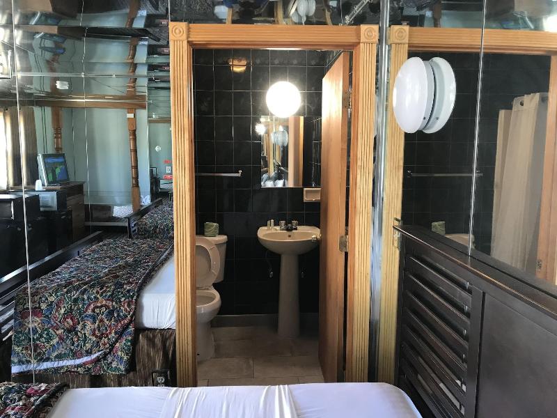 Capri Motel image