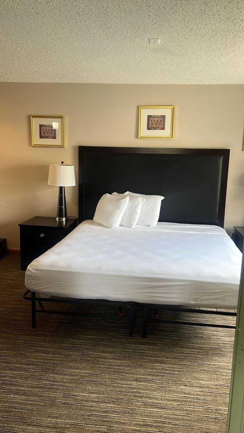 Capri Motel image