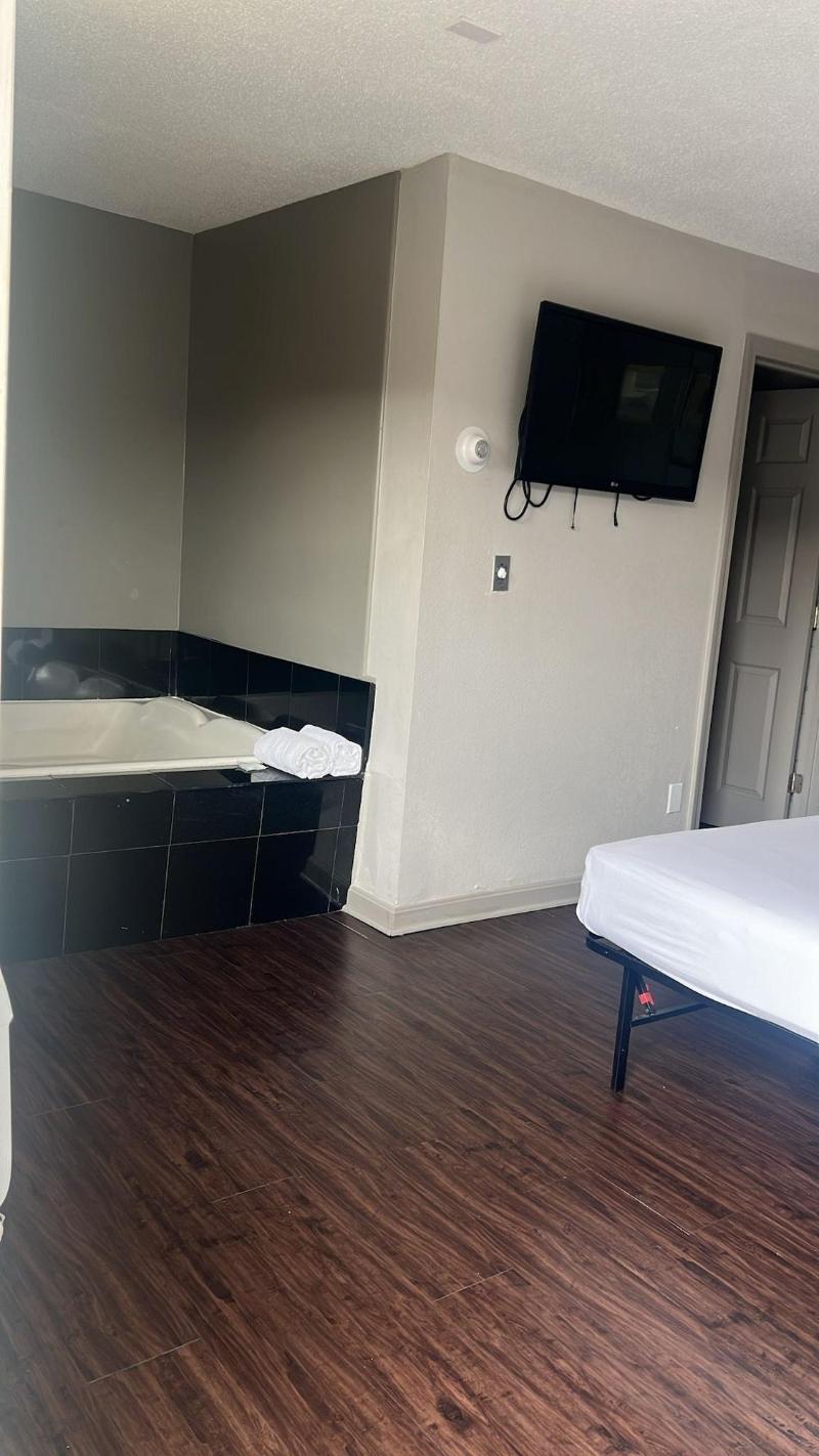 Capri Motel image