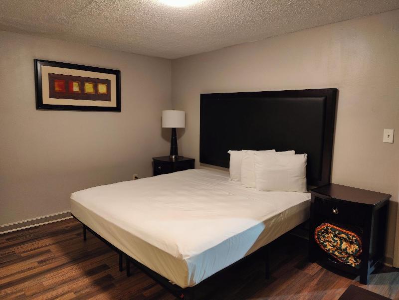 Capri Motel image