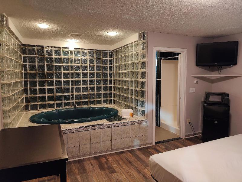 Capri Motel image