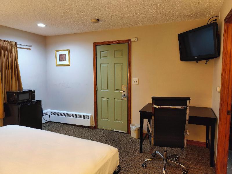 Capri Motel image