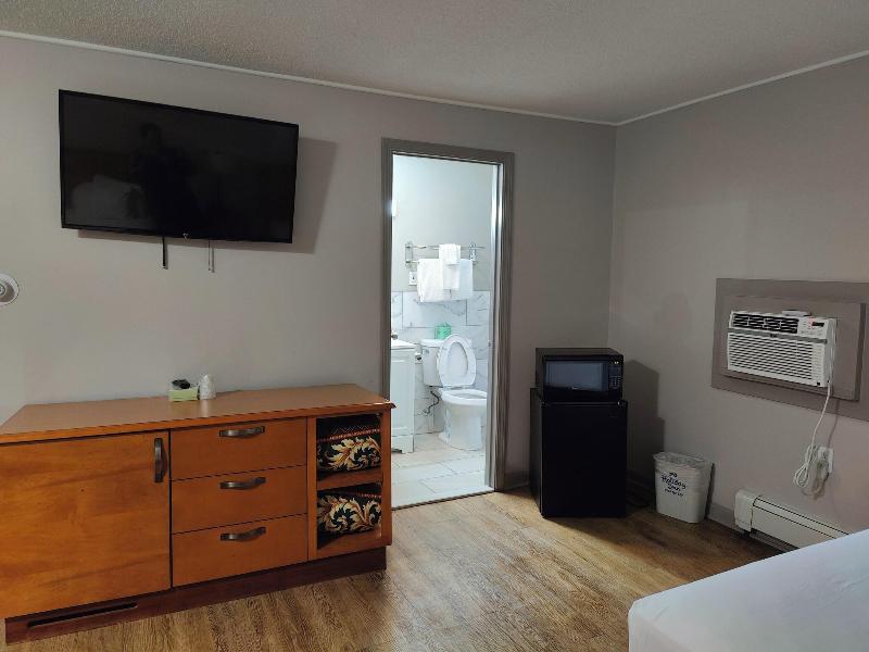 Capri Motel image