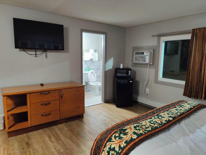Capri Motel image