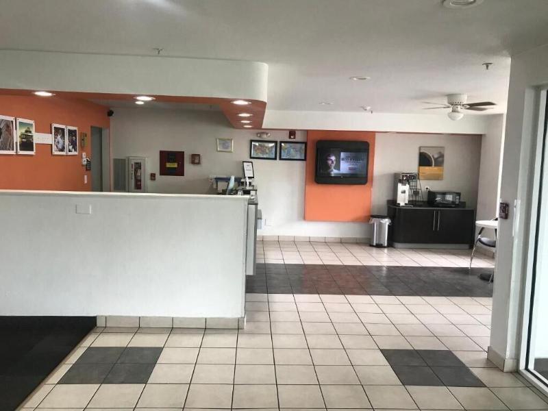 Travel Inn & Suites — main photo