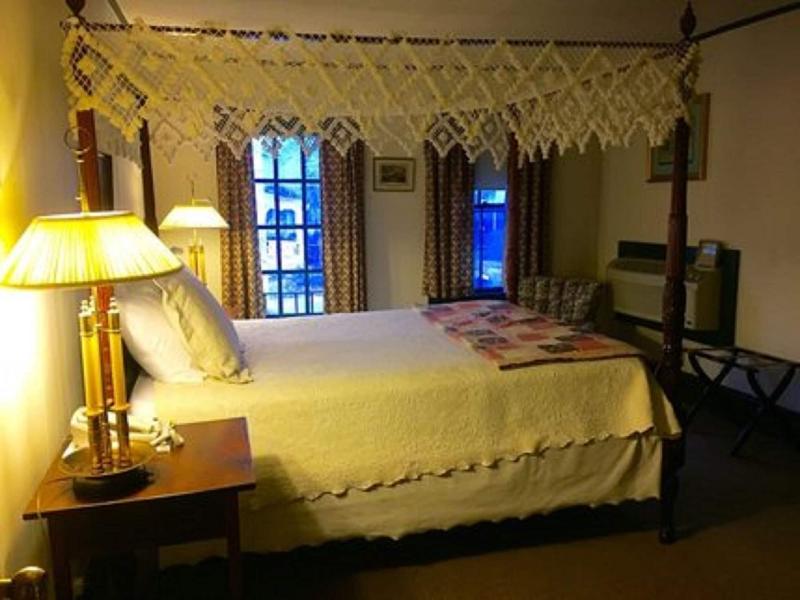 Wayside Inn image