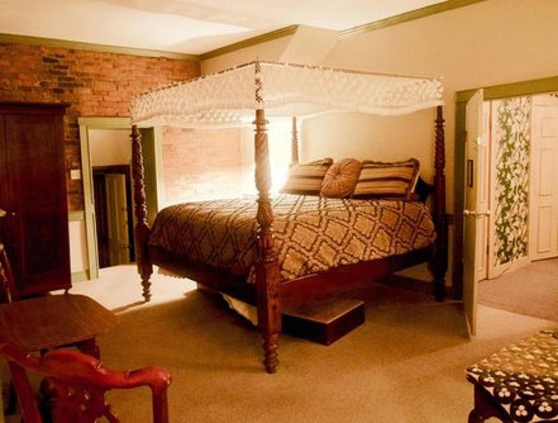 Wayside Inn image
