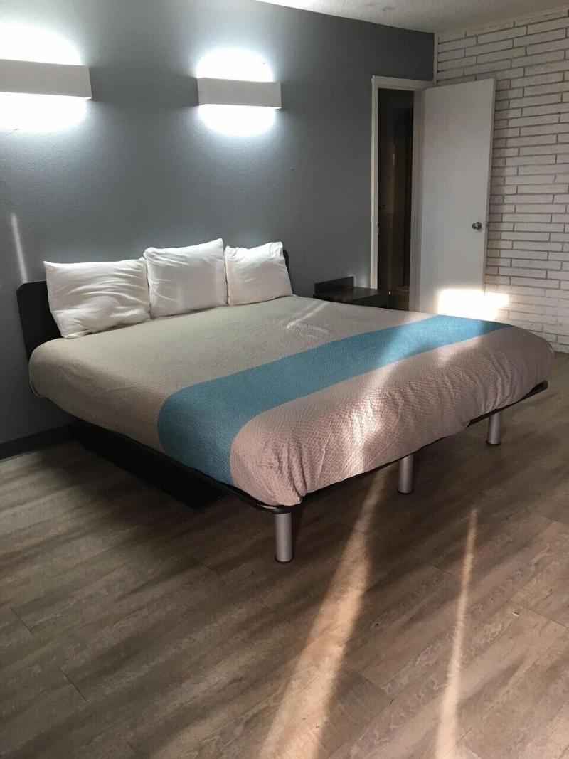 Sands Motel image
