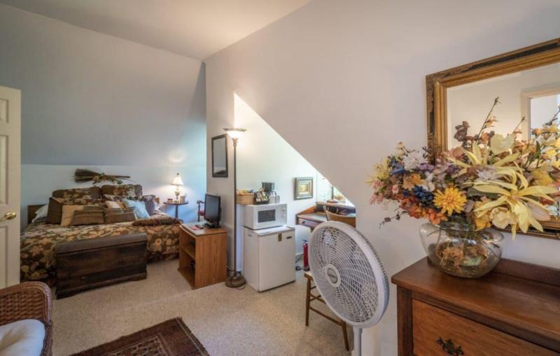 Stone Haus Bed & Breakfast image