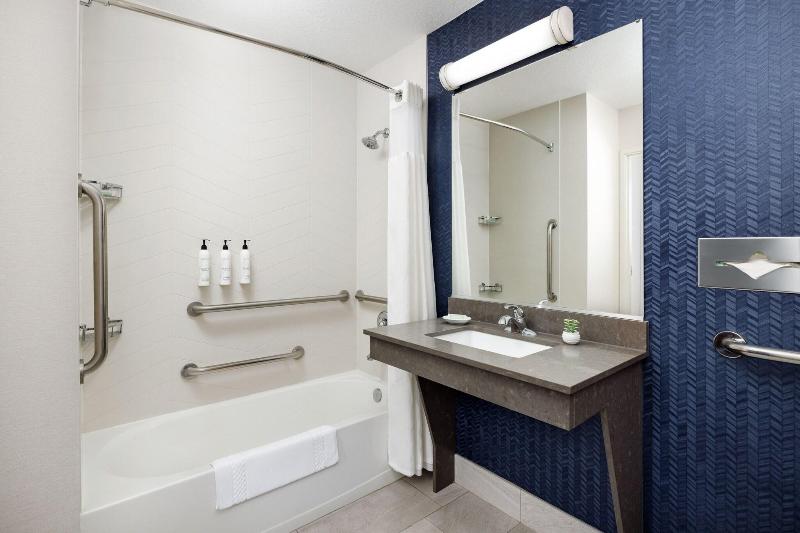Fairfield Inn And Suites By Marriott Roswell image