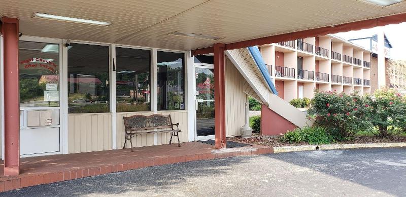 Landmark Inn image