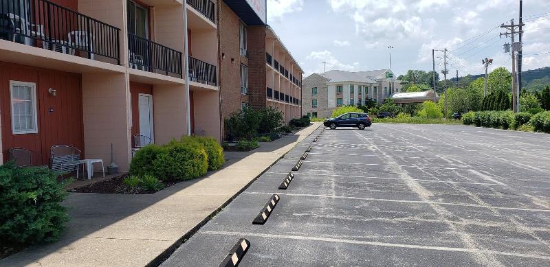 Landmark Inn image