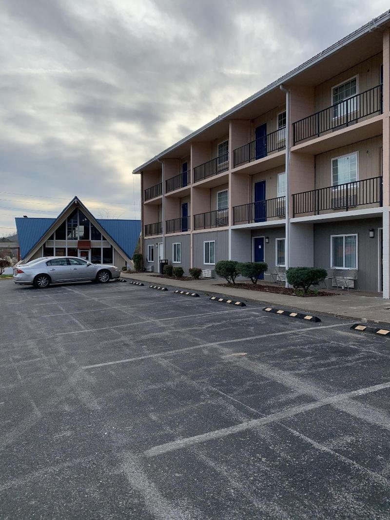 Landmark Inn image