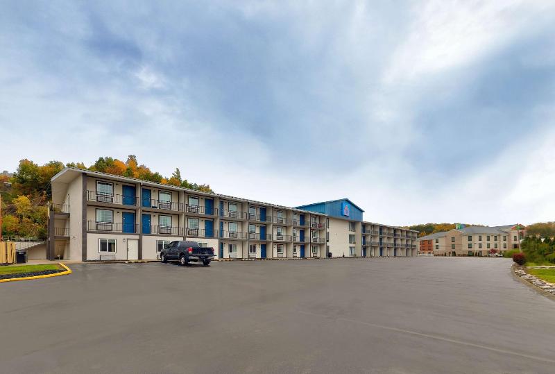 Landmark Inn image